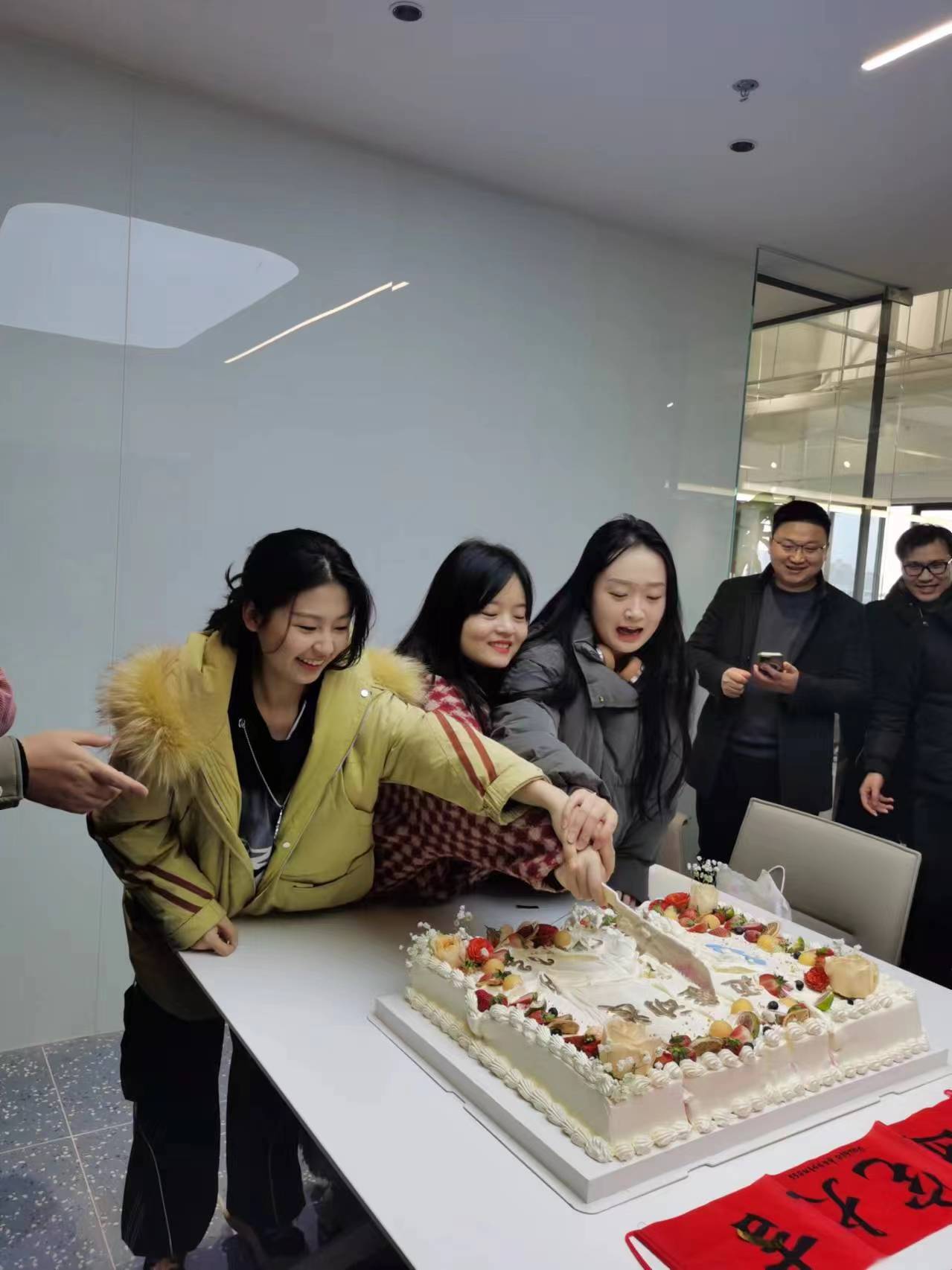 上海邁維動(dòng)漫科技有限公司喜迎新年喬遷之喜：立足新起點(diǎn)，開啟新征程！(圖13)