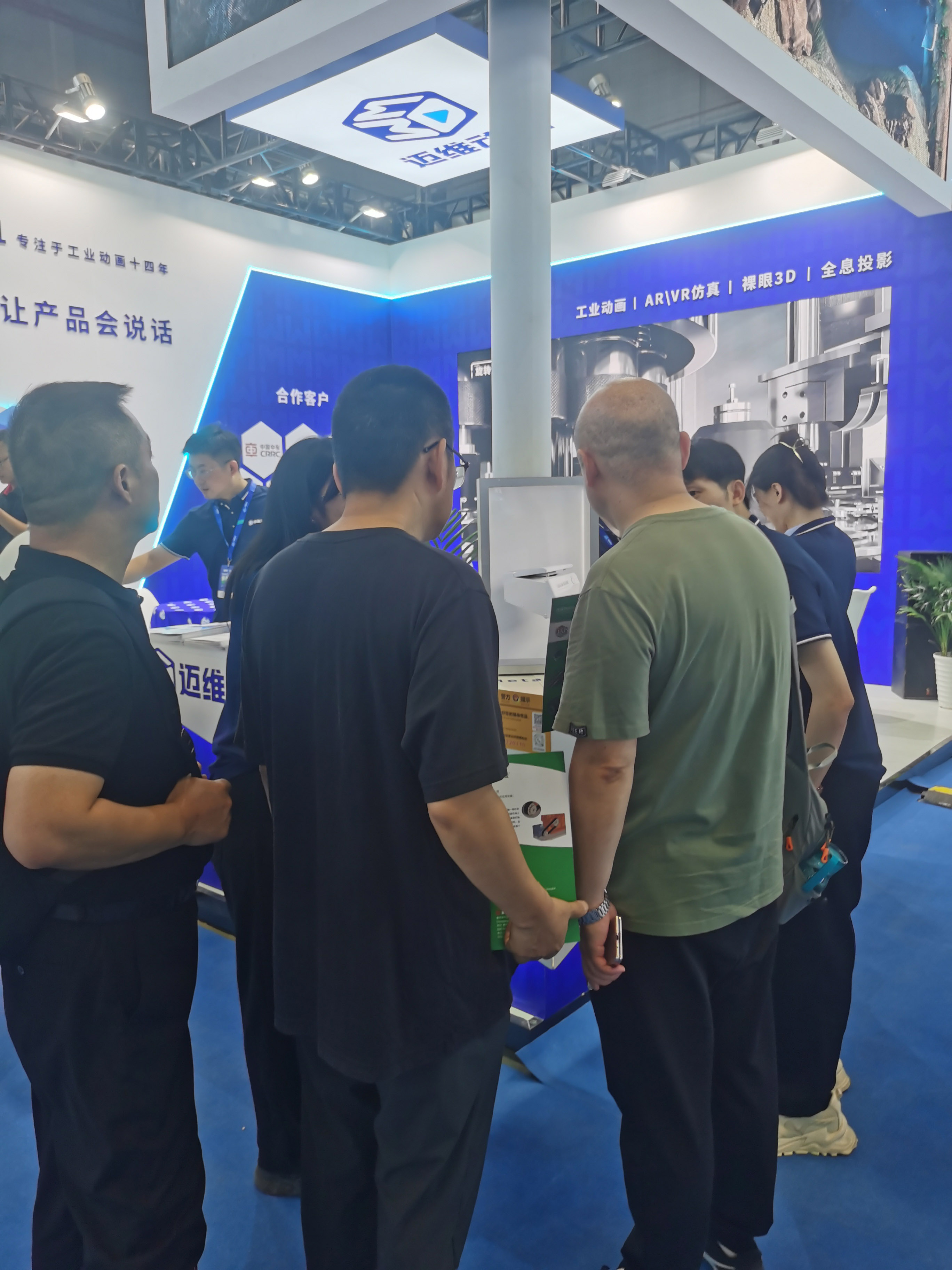 展會(huì)新星：3D全息倉(cāng)演繹產(chǎn)品動(dòng)畫，立體感爆棚，便攜設(shè)計(jì)讓吸粉變得如此簡(jiǎn)單！(圖2)